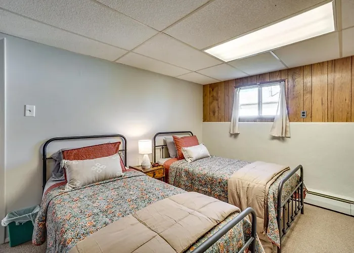 Vacation Rental: 3 Mi To Downtown! *