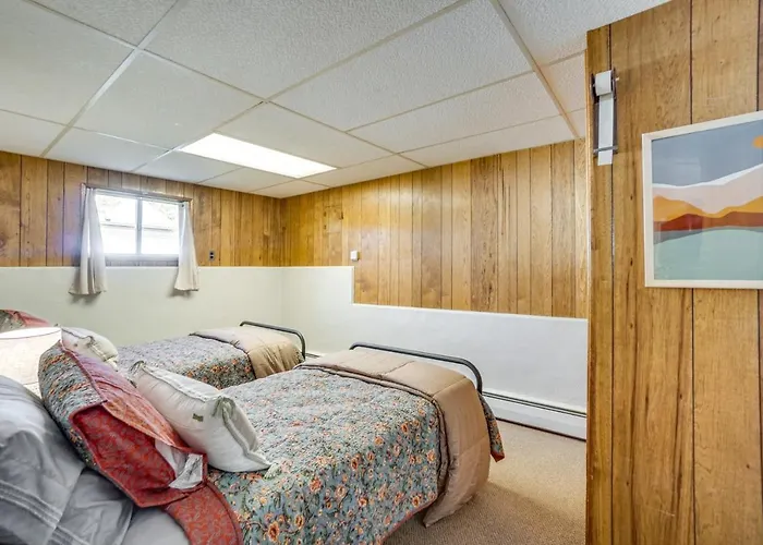 Holiday home Vacation Rental: 3 Mi To Downtown!
