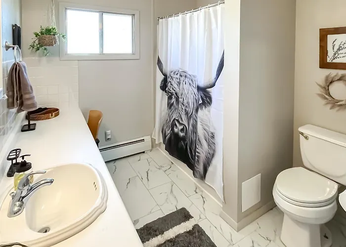 Holiday home Vacation Rental: 3 Mi To Downtown!