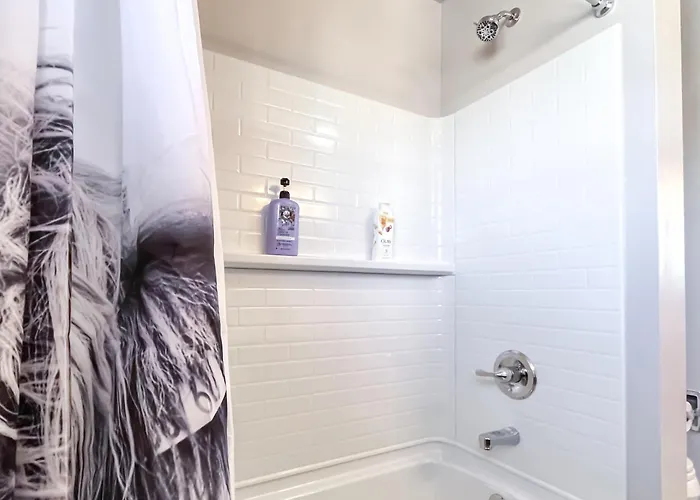 Holiday home Vacation Rental: 3 Mi To Downtown!